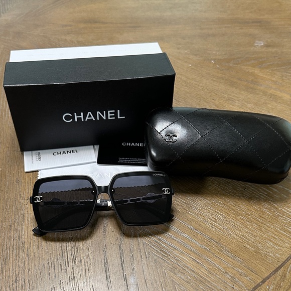 Chanel Black Silver Sunglasses with Case - Picture 1 of 6